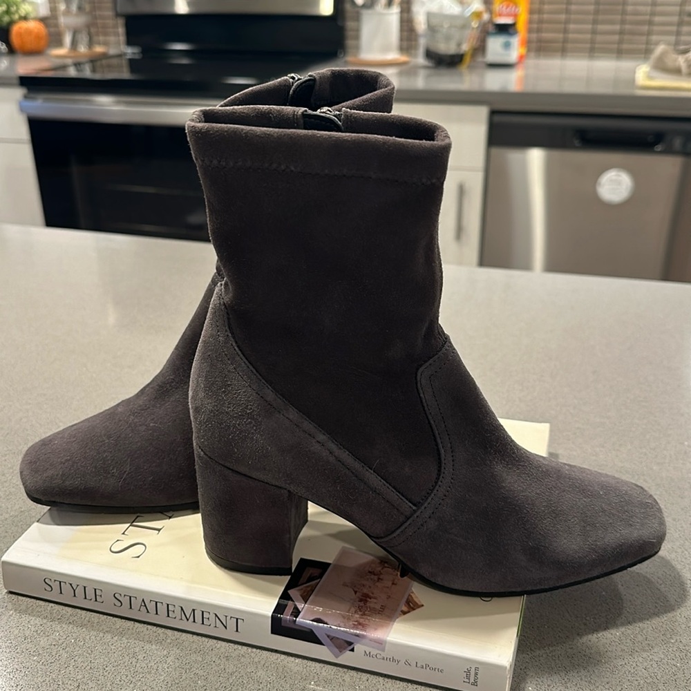 ITALIAN DESIGNER Aquatalia Suede Booties *WORN ONCE OR TWICE*